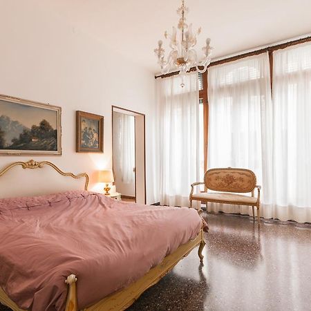 Appartamento Dei Frari Venetië Kamer foto